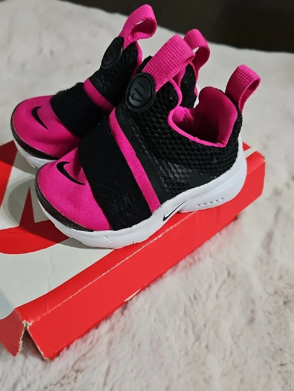 Nike slip sneakers